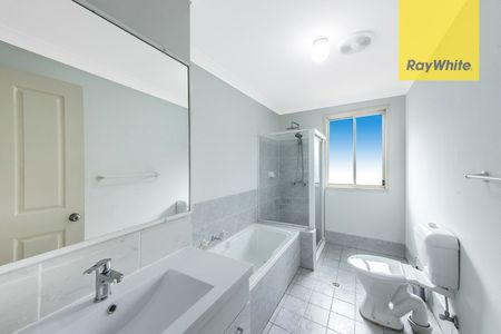 Fresh and Sun-Filled Two Bedroom Villa in Toongabbie just moments from it all! - Photo 5