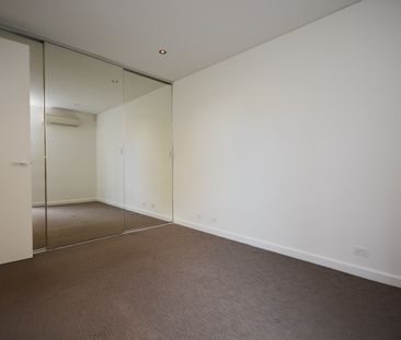 EXTRAORDINARY TOWNHOUSE LIVING NEARBY THE BEACH - Photo 6