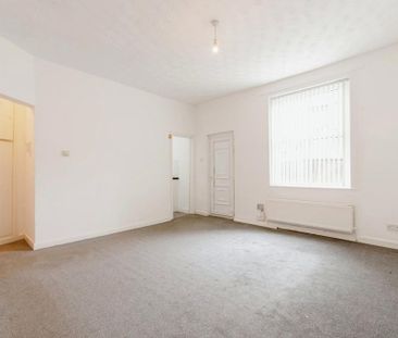 3 bedroom end of terrace house to rent - Photo 1