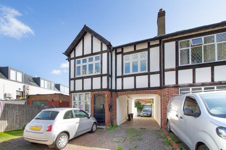 St James's Drive, London, SW17 - Photo 2