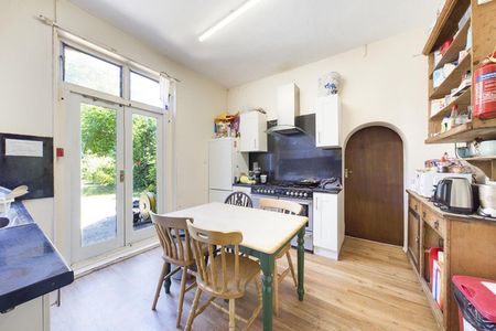 1 bedroom Flat To Let - Photo 5