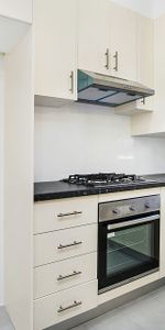 2 Bedroom Apartment with Sunroom & Car Space - Photo 4
