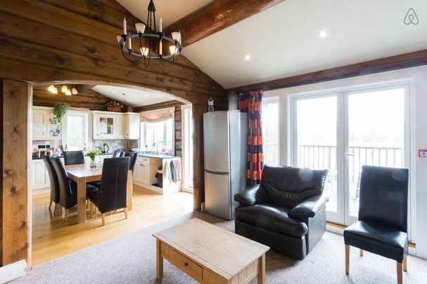 1 bedroom in a house share to rent - Photo 1