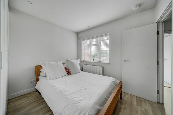 Walton Road, KT8, London - Photo 1