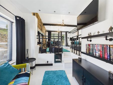 4 bedroom detached house to rent - Photo 2