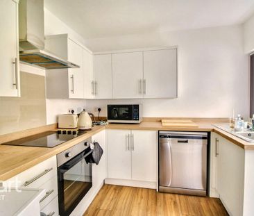 4 bedroom detached house to rent - Photo 3