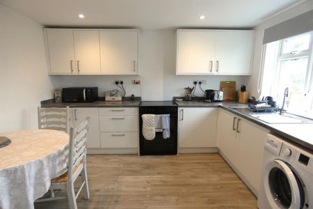 1 bedroom semi-detached house to rent - Photo 3