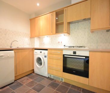 2 bedroom flat to rent - Photo 2