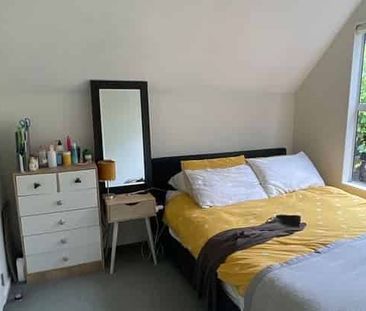 Modern 4BR Townhouse in Te Aro! - Photo 3