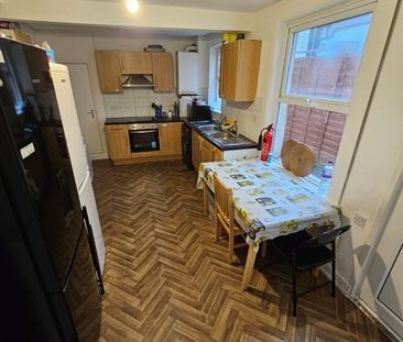 Room in a Shared House, Alric Avenue, NW10 - Photo 1
