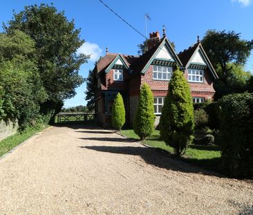 Dog Kennel Green Ranmore Common, Dorking - 3 bedrooms Property for ... - Photo 1