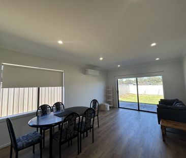 SELF CONTAINED ROOM WITH OWN EN-SUITE - INCLUSIVE OF ALL UTILITIES ! - Photo 6