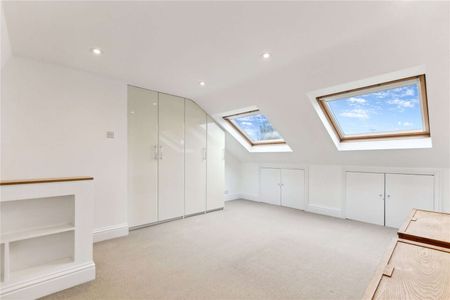 Four bedroom family home in Wandsworth - Photo 5