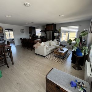 Grand 4 1/2 Moderne Dans Un 6plex - Photo 3