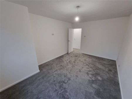 2 bedroom end of terrace house to rent - Photo 2