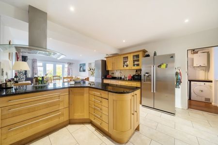 5 bedroom detached house to rent - Photo 4