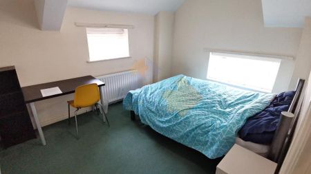 4 bedroom semi-detached house to rent - Photo 3