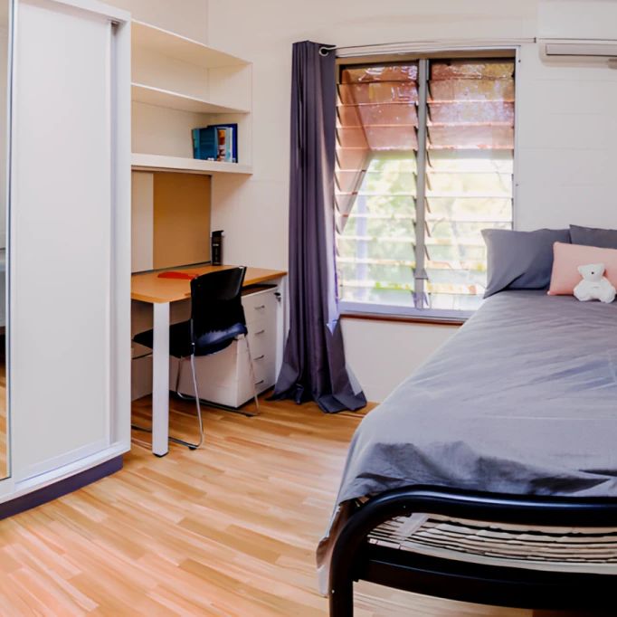 Six Bedroom Apartment - Photo 1