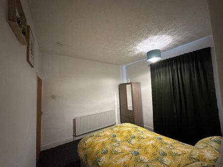 3 bedroom house of multiple occupation to rent - Photo 5