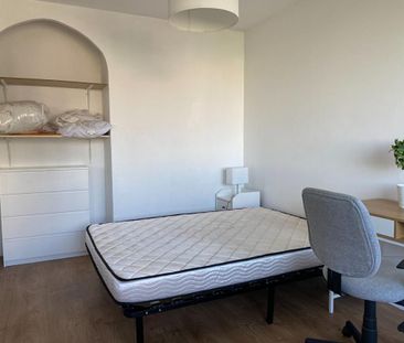 Location Appartement 4 pièces Meublé 82m² TALENCE 33400 - Photo 2