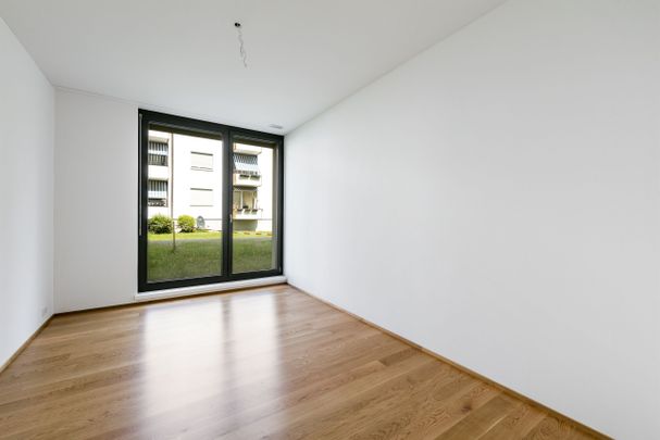 Modern apartment with seating area near Stettbach train station - Photo 1