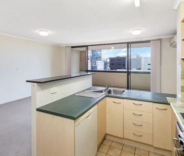 Walk to Story Bridge | Stylish 1 Bedroom Apartment with Parking - Photo 2