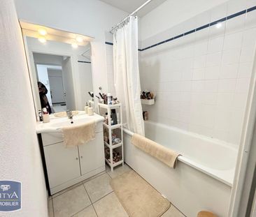 Location Appartement 2 pièces 47m² QUIEVRECHAIN 59920 - Photo 6