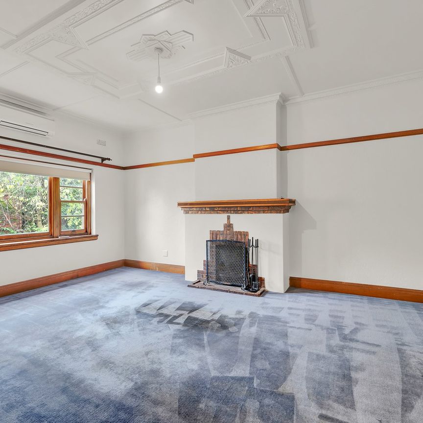 Mediterranean inspired art deco beauty - Photo 1