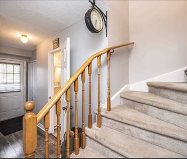 For Lease - 40 Delany Crescent, Barrie, Ontario - Photo 2