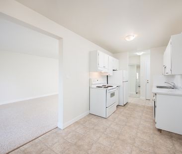 Crystal Court - Photo 6