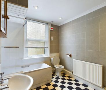 4 bedroom terraced house to rent - Photo 3