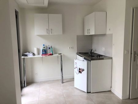 Studio en Rez-de-Jardin SARTROUVILLE - Photo 2