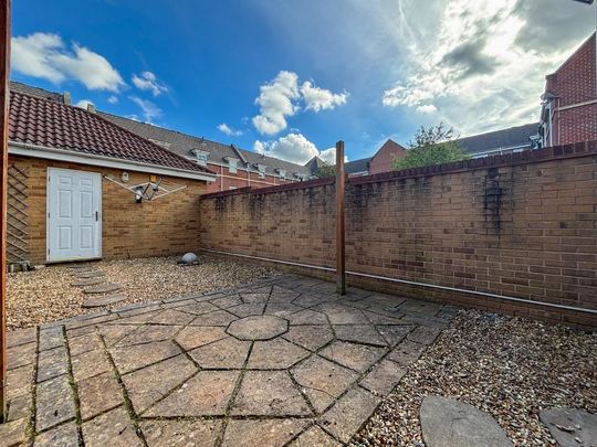 3 bedroom end of terrace house to rent - Photo 1