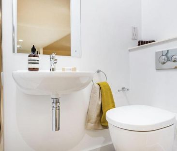 1 bedroom in a flat share to rent - Photo 1