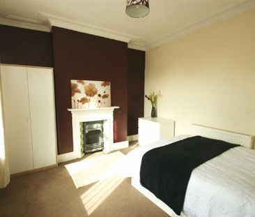3 bedroom flat to rent - Photo 3