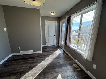 Beautiful 4 Bed 3.5 Bath Full House in Timberlands - Photo 3