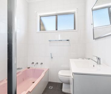 Delightful & Stylish, A Private Villa Retreat! - Photo 3