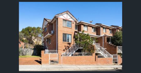 Stylish North-Facing Townhouse in Boutique Croydon Complex - Photo 4