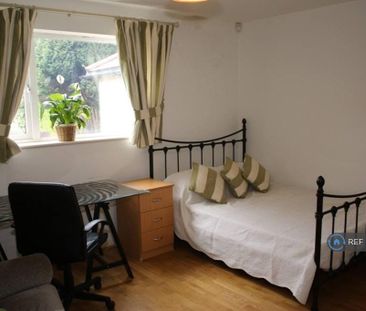 5 bedroom semi-detached house to rent - Photo 4