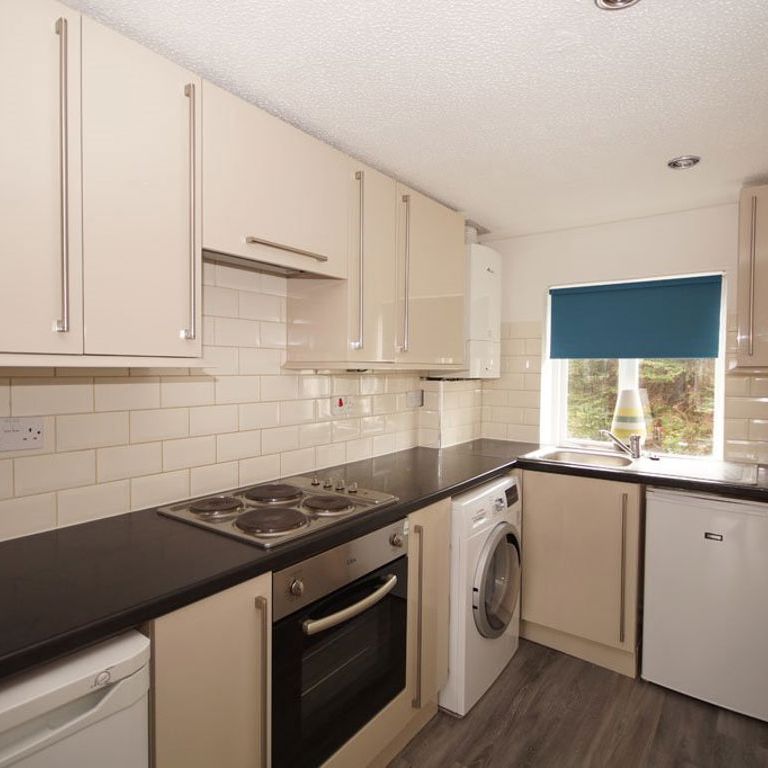 A 1 Bedroom Flat in Bishops Cleeve GL52 8TE - Photo 1