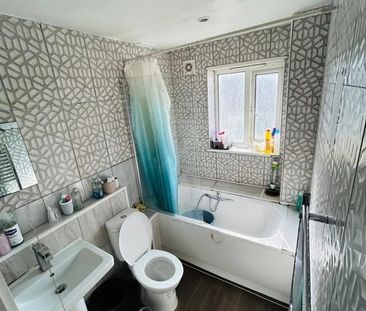 Room in a Shared House, Clifford Road, E16 - Photo 2