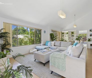 3 Bedroom Home With Resort Style Pool - Photo 2