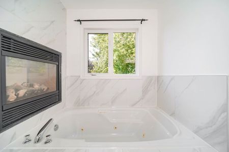 For Lease - 618 Foxcroft Boulevard, Newmarket, Ontario - Photo 5