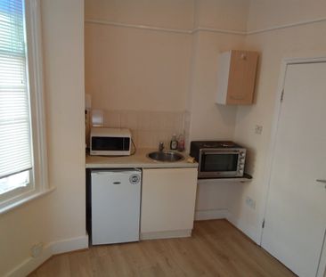 Studio Flat, Cranwich Road, N16 - Photo 3