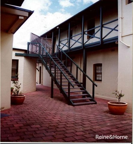 Large bedsit -Available 24/12/25 !!!! - Photo 4