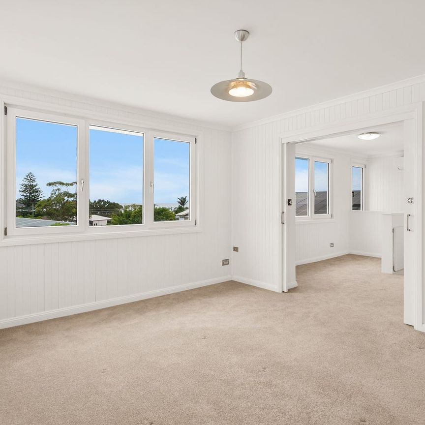 Coastal Charm Meets Modern Comfort in Prime Kiama Location - Photo 1
