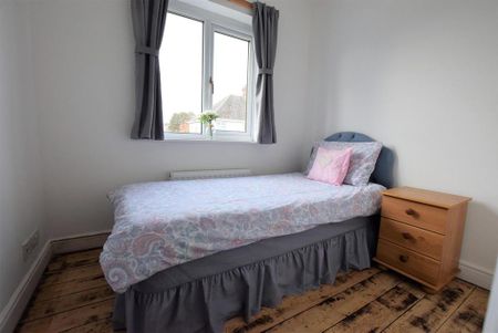 3 bedroom semi-detached house to rent - Photo 5