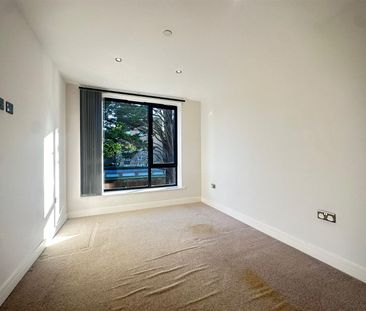 3 Bedroom Apartment - First Floor - Photo 2