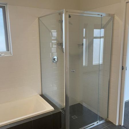 Location, Location! - Photo 5