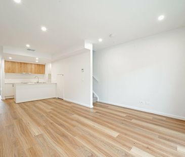 Townhouse in Coombs! - Photo 1